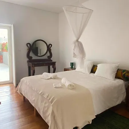 Largo House Апартаменты Лиссабон